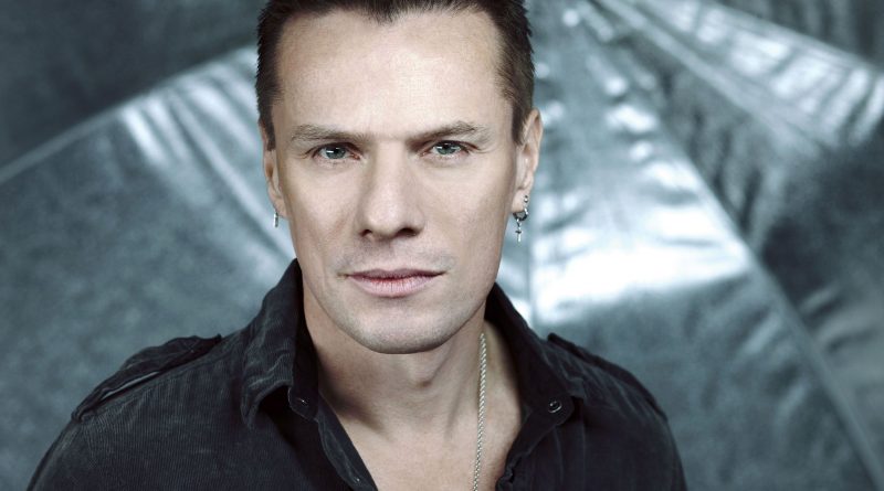 Larry Mullen, Jr. Family Wife Children Dating Net Worth Nationality