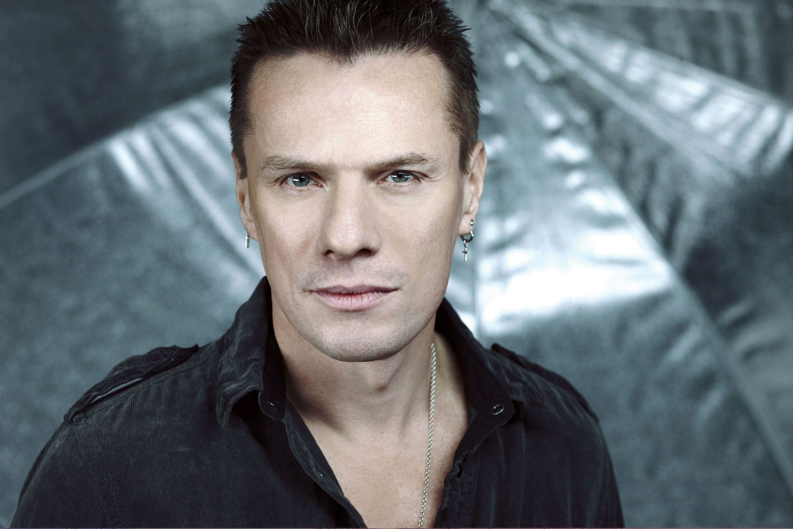 Larry Mullen, Jr.: Family, Wife, Children, Dating, Net ...