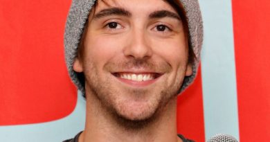 Alex Gaskarth Family Wife Children Dating Net Worth Nationality